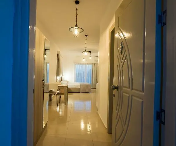 Deniz Airport 公寓 *