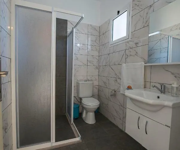 Deniz Airport 公寓 *