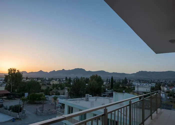 Deniz Airport 公寓