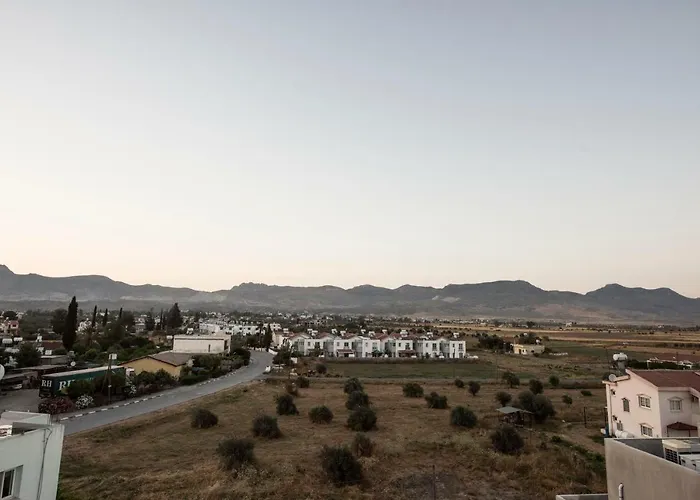 Deniz Airport 公寓 *