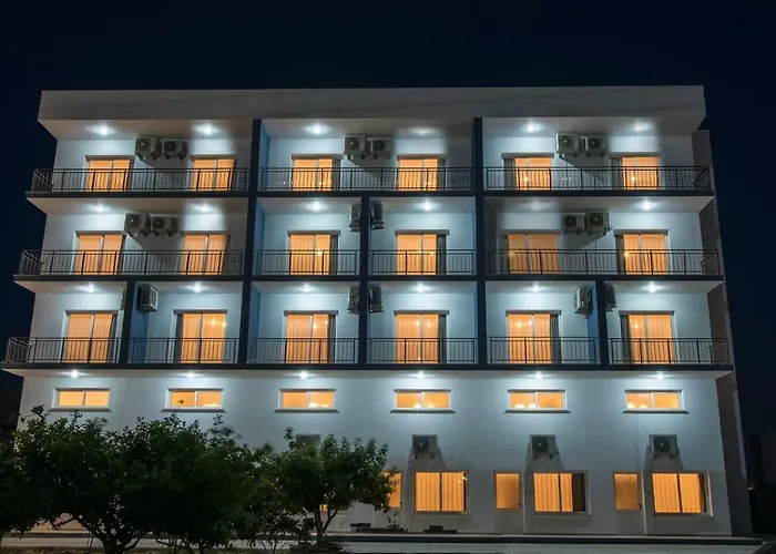 Deniz Airport 公寓 *