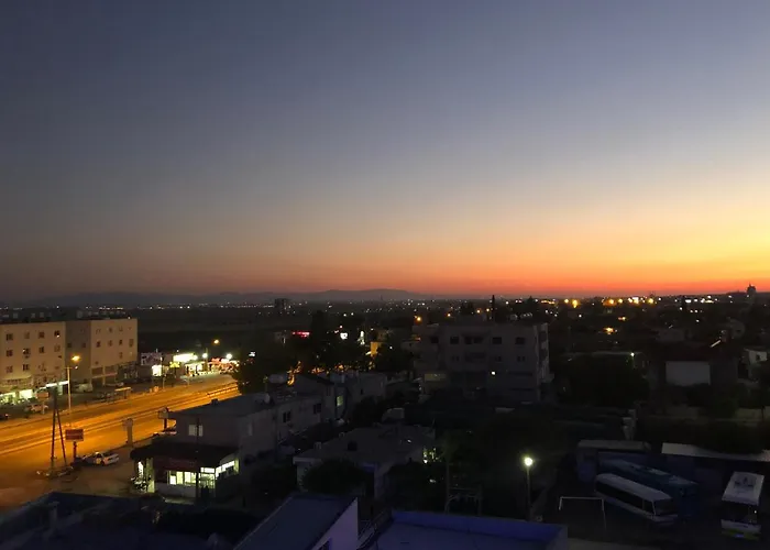 Deniz Airport 公寓 *