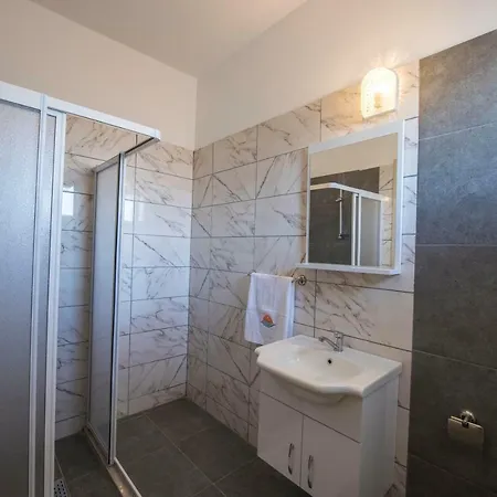 Deniz Airport Apartman