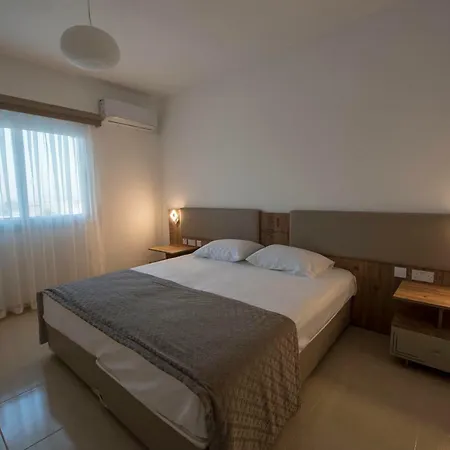 Deniz Airport Apartman *